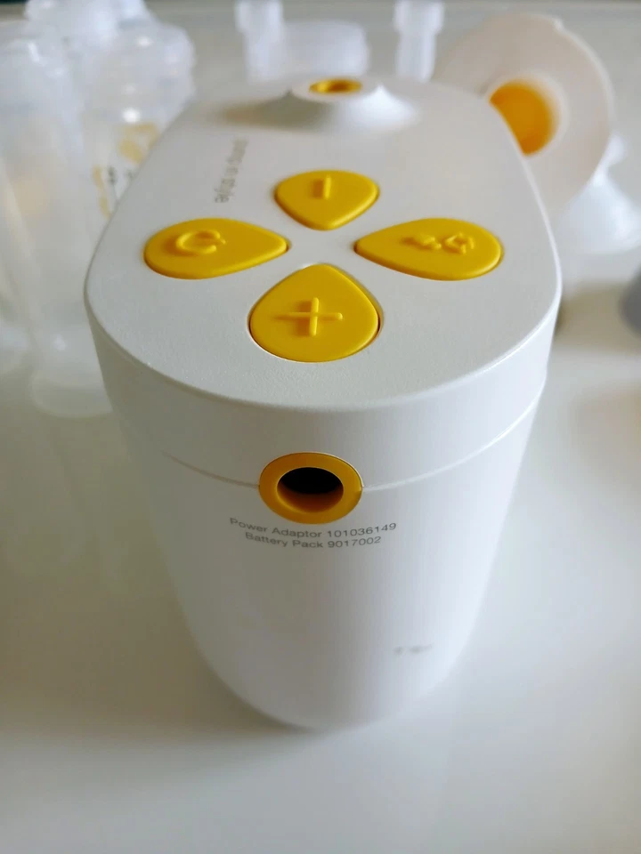 Lote extractor de leche Medela mangueras motor tazas biberones cables tapas membranas Foto 4 de 4