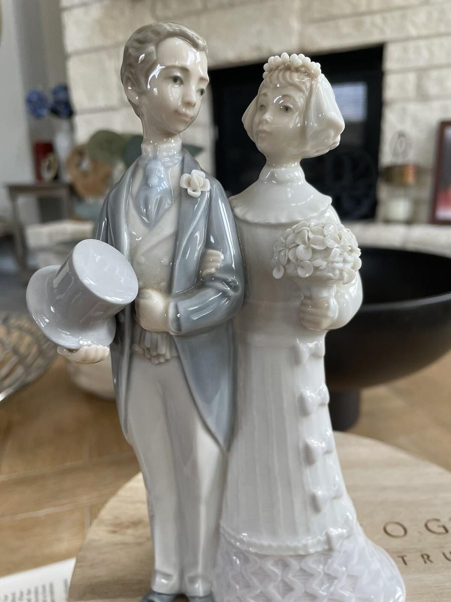 Vintage Lladro WEDDING COUPLE Figurine Porcelain Bride & Groom