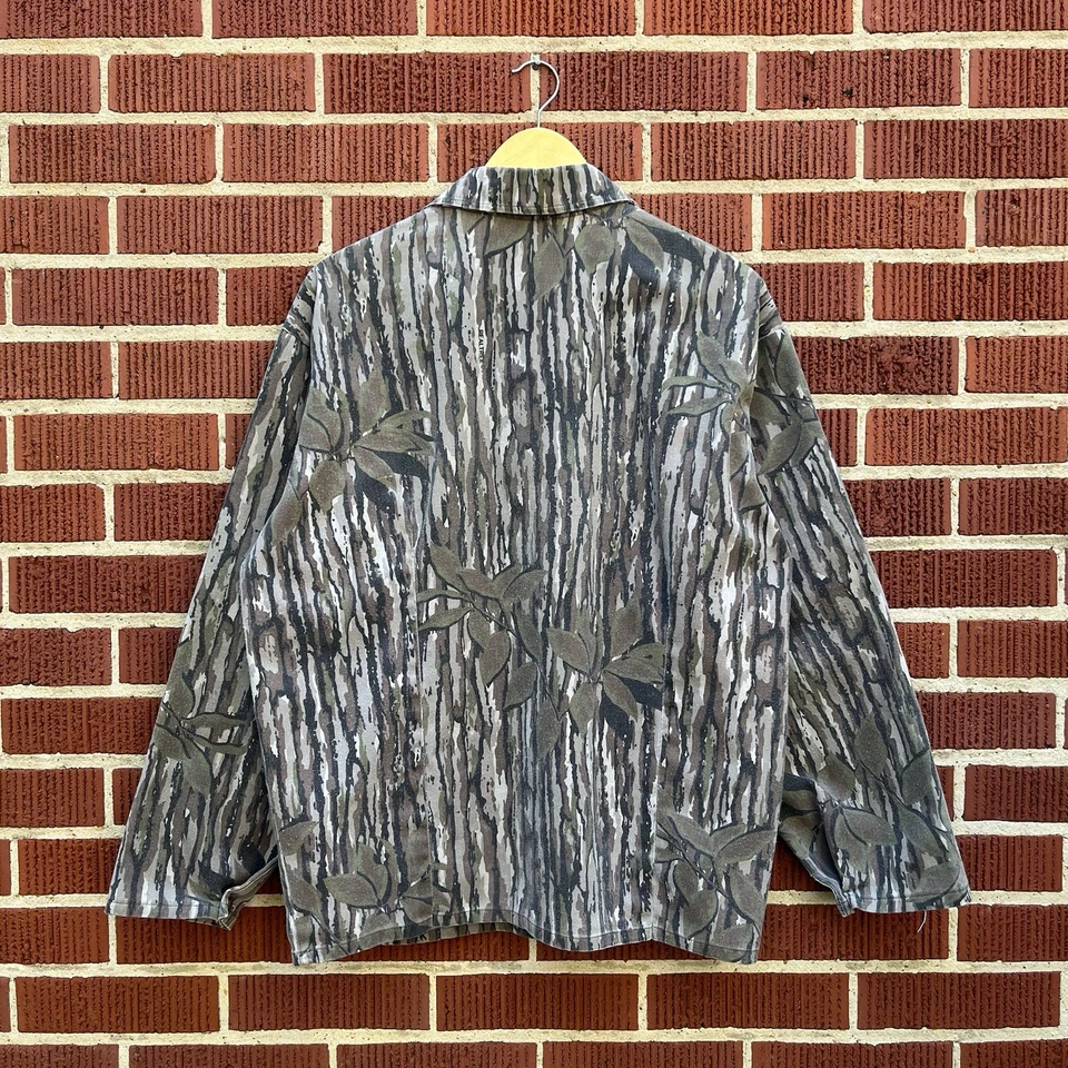 1990’s RealTree Brush Camo Four Pocket Hunting Shirt - Image 4 of 4