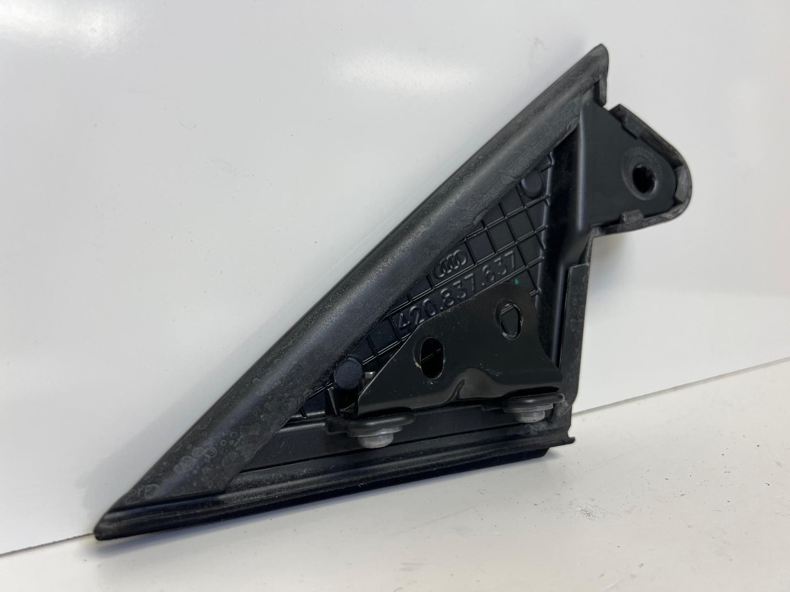 420837637 2008 - 2015 AUDI R8 COUPE LEFT DRIVER SIDE CORNER MOLDING TRIM (MK)