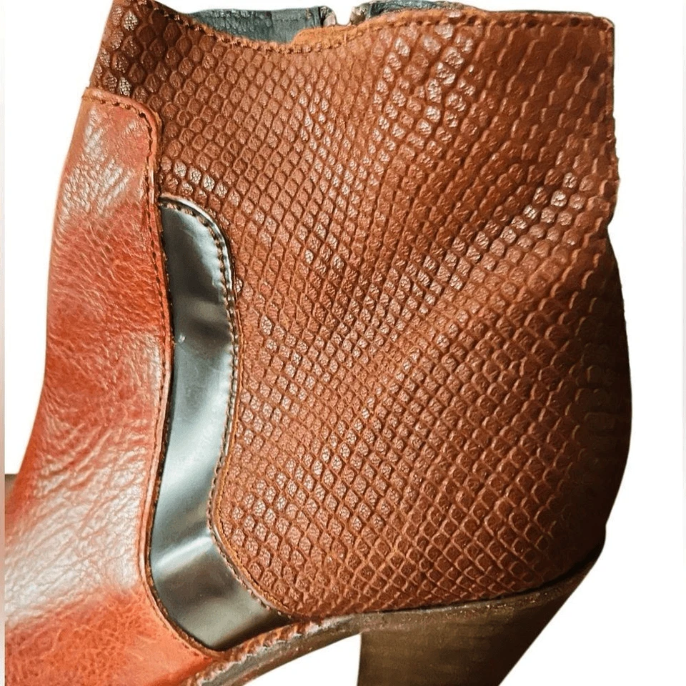 NUEVO SIN ETIQUETAS H By Hudson London Botas al Tobillo de Cuero Serpiente Tacón Marrón Talla 36 EE. UU. Talla 5. Foto 4 de 4