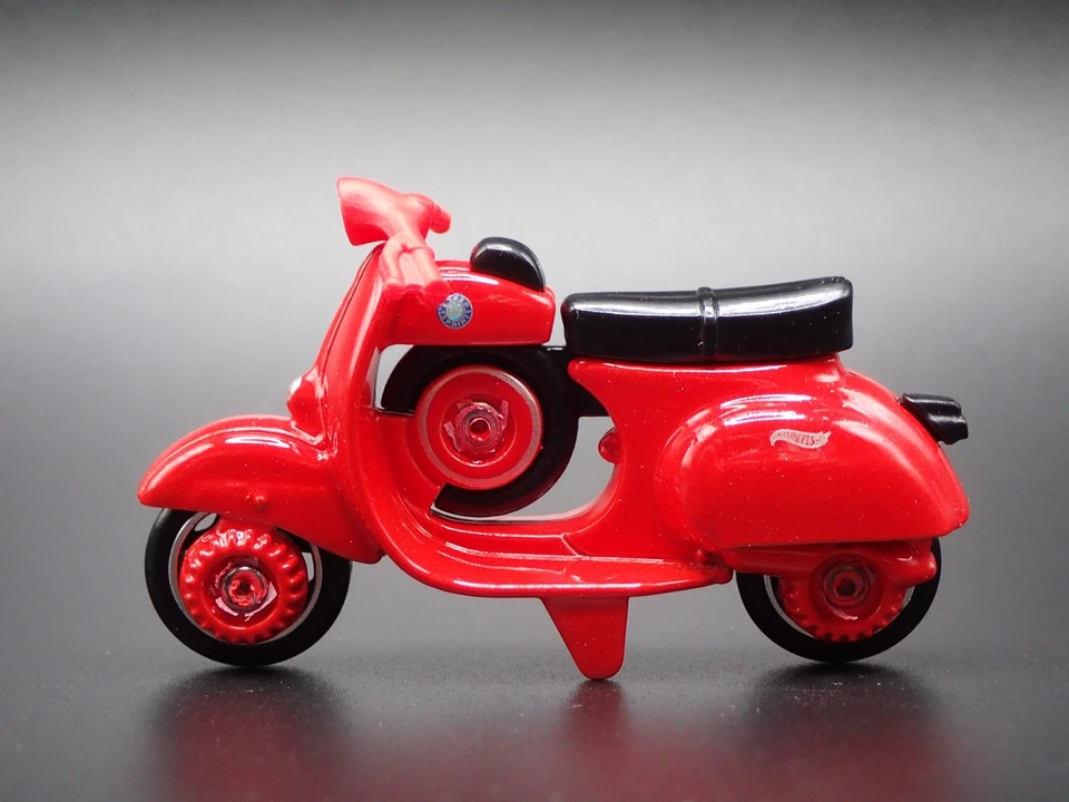 1963-1967 VESPA 90 SS SUPER SPRINT RED 1:64 SCALE DIORAMA DIECAST MODEL CAR - Image 2 of 4