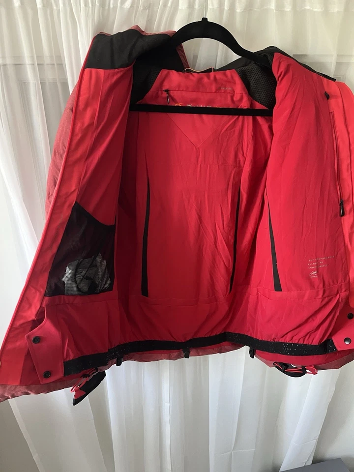 Chaqueta de esquí de plumón KJUS para damas con paisaje de nieve 38 M EE. UU. 6-8 roja, plumón premium Foto 4 de 4