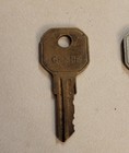 6 VINTAGE HURD LOCK BRASS KEYS INCL. 2 MATCHING PAIRS - MADE IN U.S.A. — photo 9