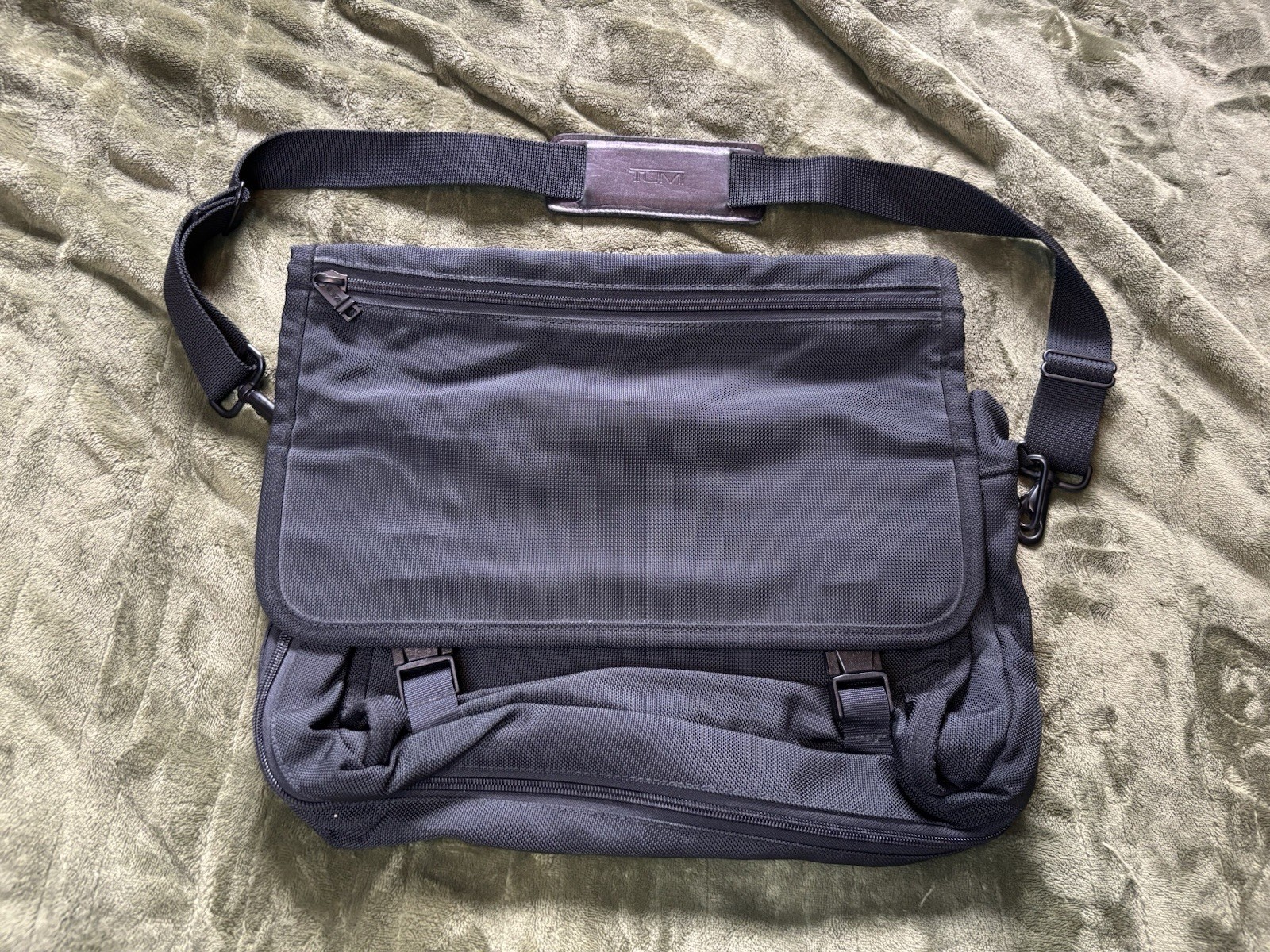 Tumi Ballistic Nylon Messenger Laptop Bag Black Work Zip Up Shoulder Strap