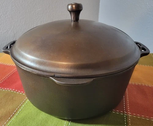 Unmarked Wagner Cast Iron No. 8 Dutch Oven (Restored & Seasoned) FREE SHIPPING