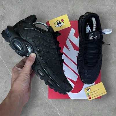 NIKE TN AIR MAX PLUS | TRIPLE BLACK | UK SIZE 9.5 | 604133-050 | BRANDNEU