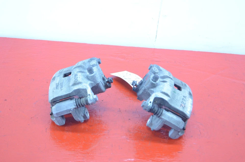 14-19 NISSAN VERSA NOTE REAR LEFT / RIGHT BRAKE CALIPER SET OEM - Image 4 of 4