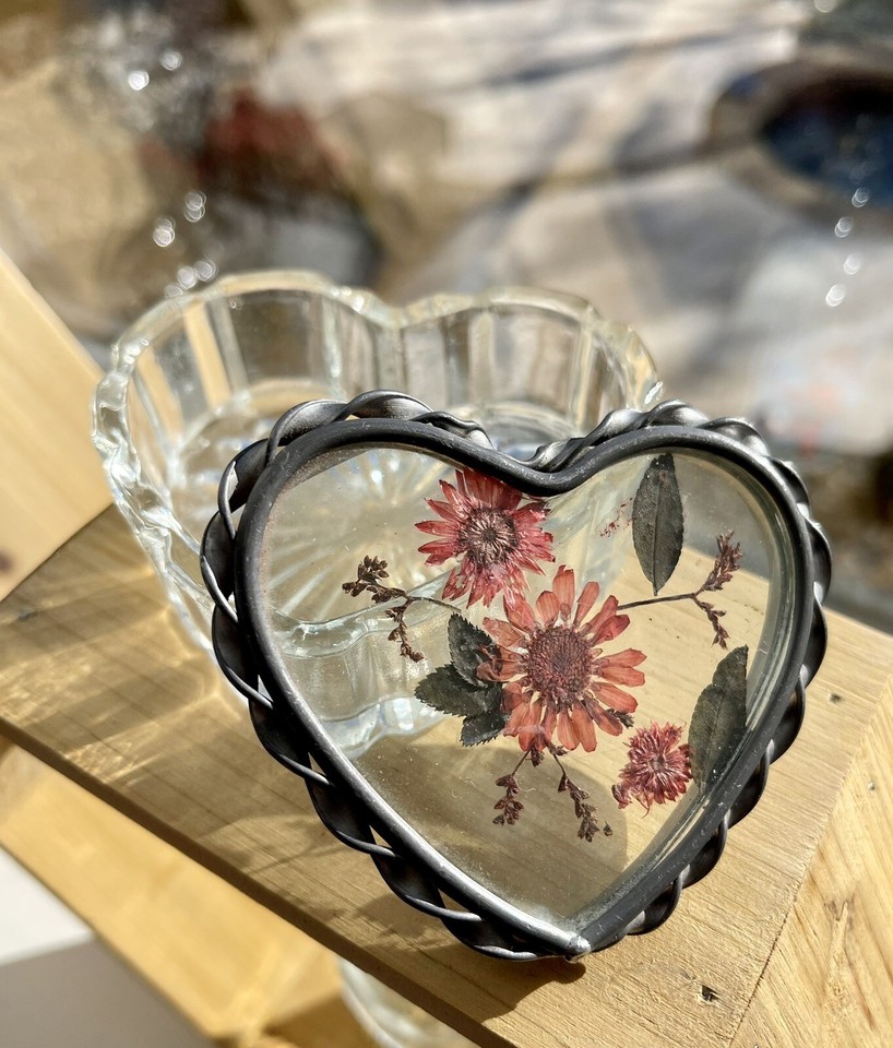 Vntg HeartShaped Glass Candle Holder Trinket Dish Pressed Flower Lid