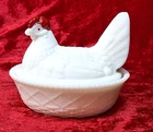 Vintage Westmoreland Hen On Nest Milk Glass Red Comb 5.5" Split Tail