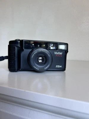 VIVITAR Series 1 300 Z 35mm-Filmkaamera mit Zoomobjektiv und integriertem Blitz - Bild 1 von 4