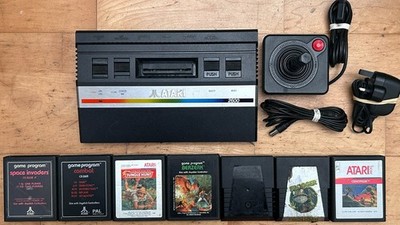 Atari 2600 Jr Konsole mit Spielen (Space Invaders, Frogger, Jungle Hunt...)