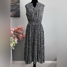 TAHARI Split V Neck Print Midi Dress Size Medium