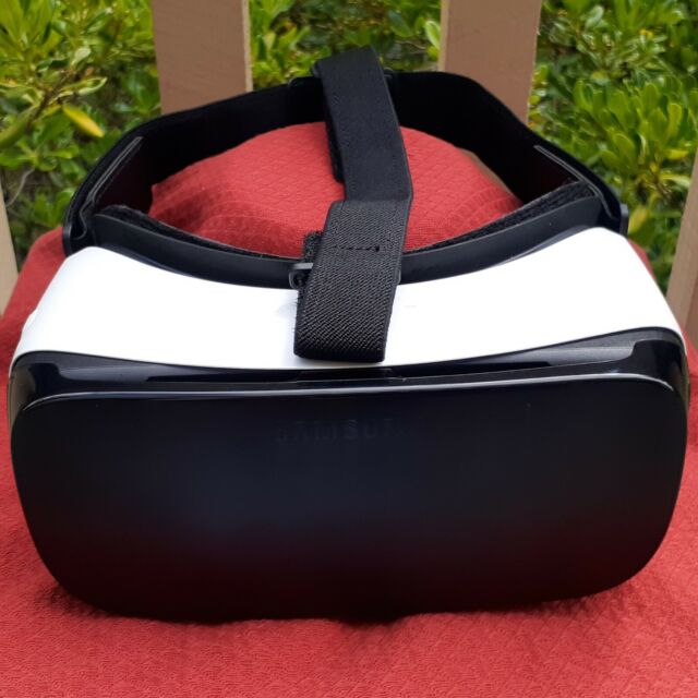 Samsung Gear VR Virtual Reality Headset Use With Smart Phone Powered By Oculus PE11014