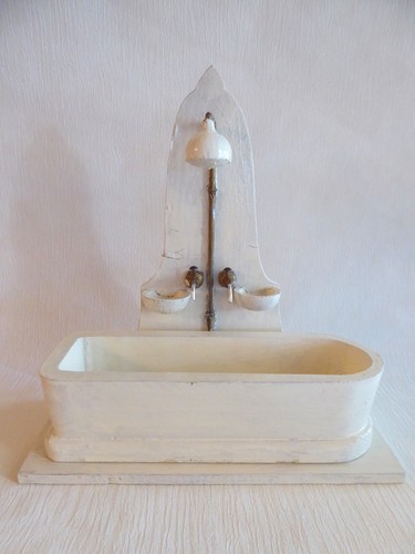 CASA DELLE BAMBOLE-CONSOLLE BAGNO in LEGNO VASCA DOCCIA e BAMBOLE VINTAGE - Foto 5 di 8