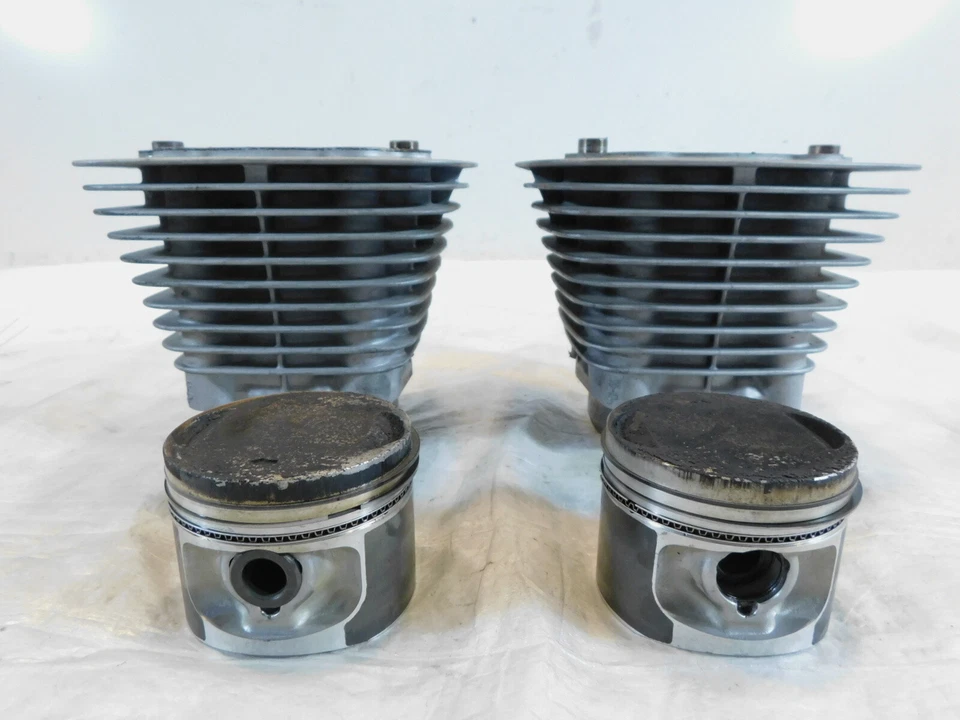 Par de jarras de cilindro plateadas Harley Davidson Sportster 883 con pistones P/N: 16446-86 Foto 4 de 4