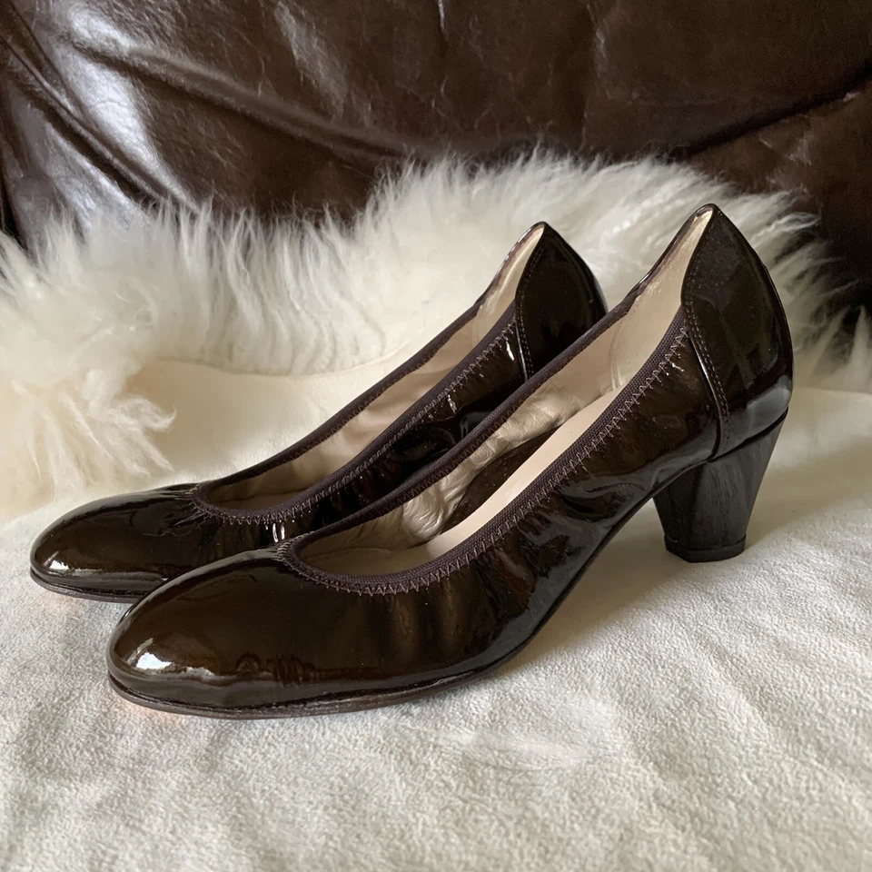 Zapatos de salón Taryn Rose hechos en Italia $395 marrón charol tallas Foto 2 de 4