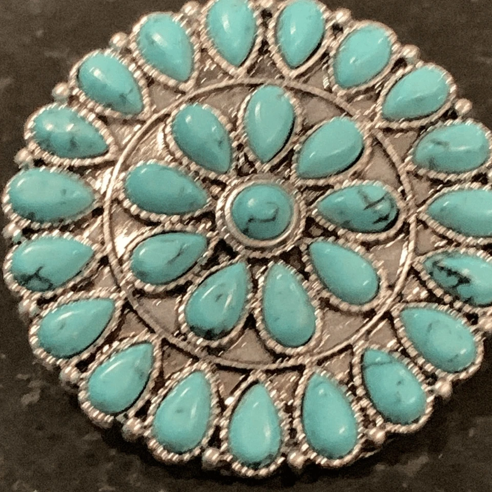 Pendientes estilo concho occidental para hombre tono plata con piedras acento turquesa Foto 3 de 4