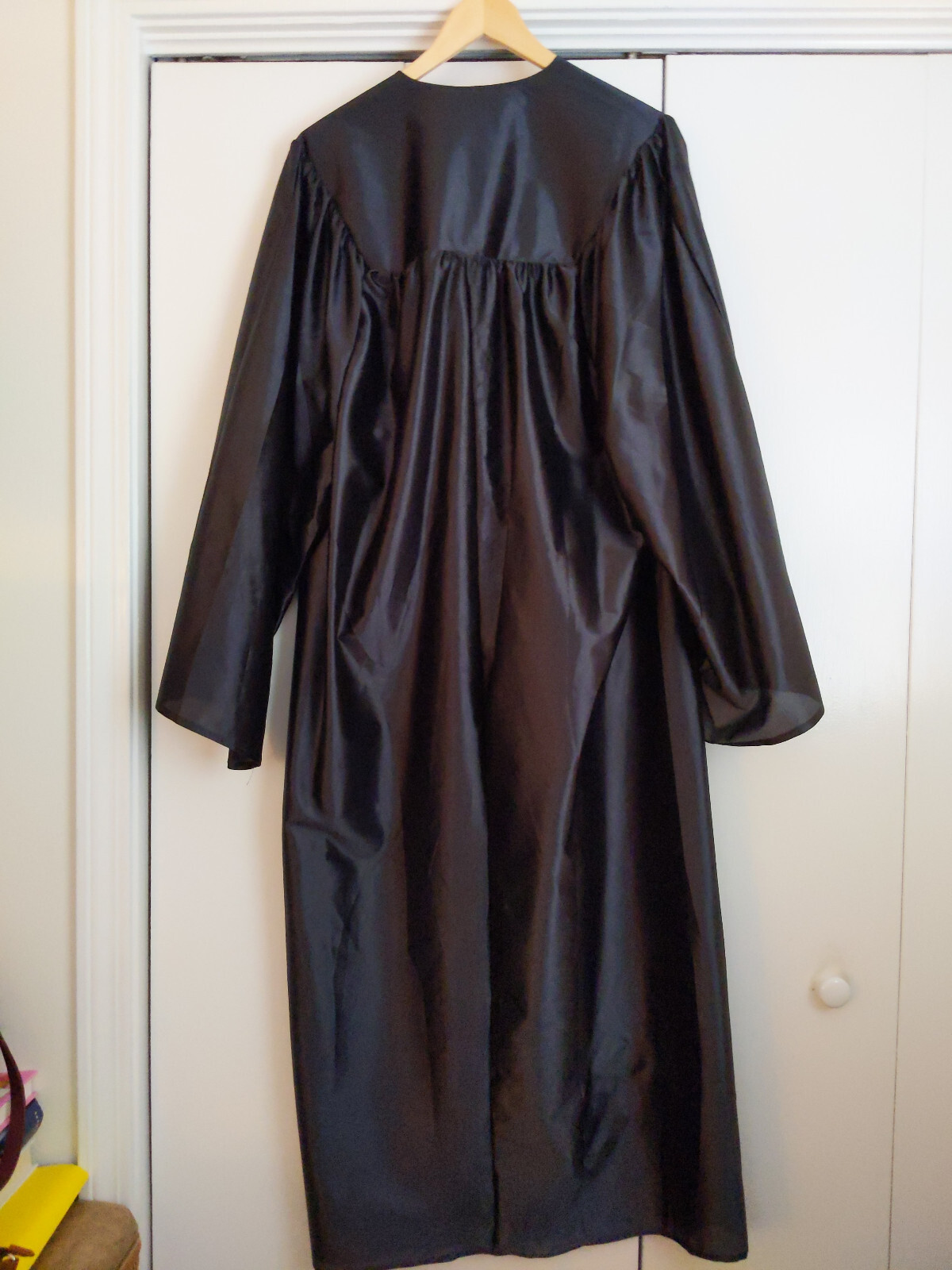 Oak Hall Long Sleeve Graduation Gown Black Size 5' 9"… Gem