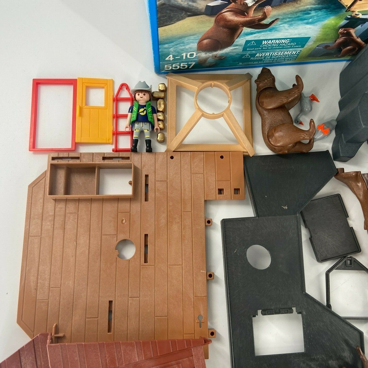 Playmobil 5557 Adventure Tree House Playset Near Complete w Box