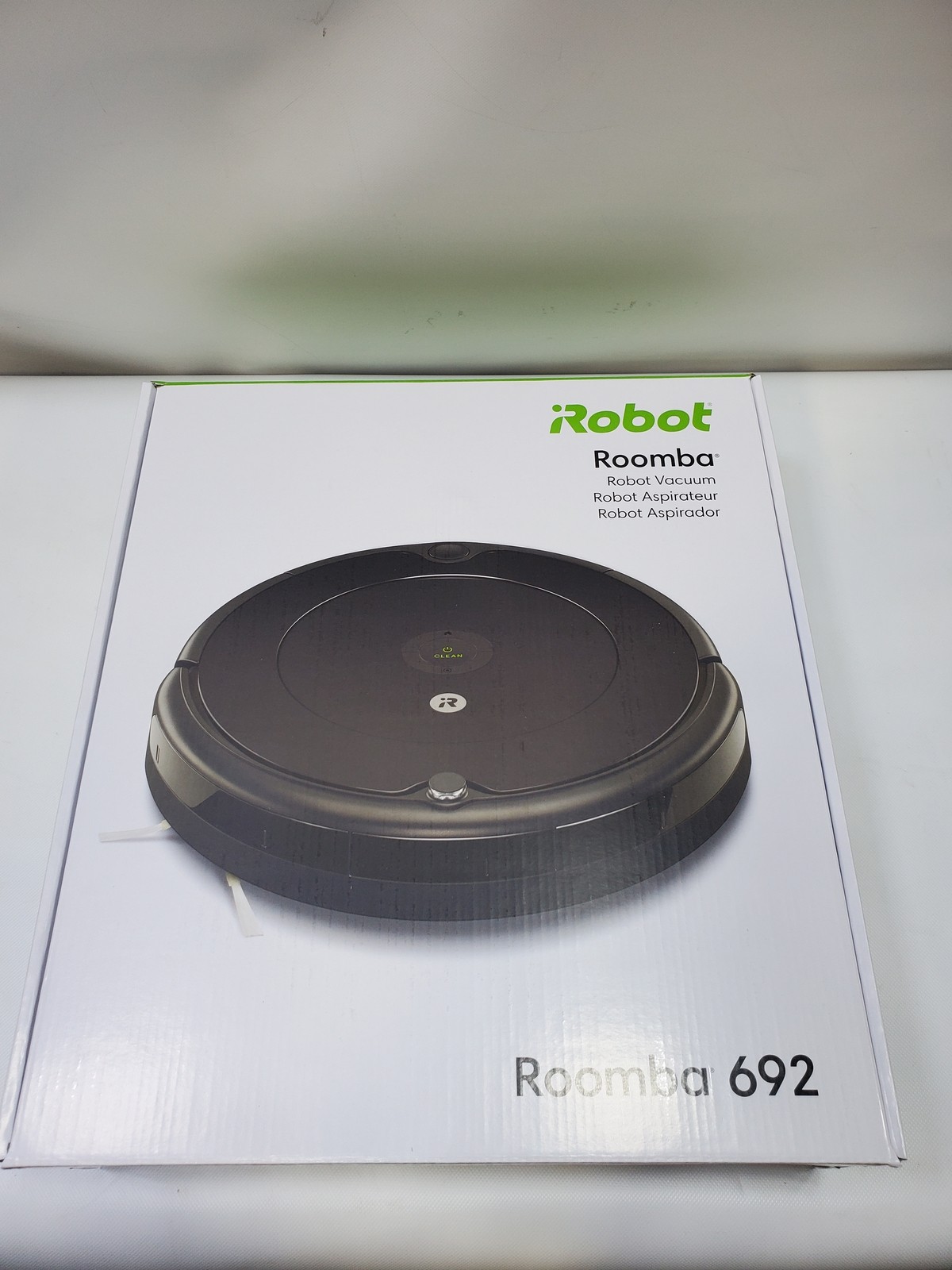 iRobot Roomba 692 Robot Vacuum WiFi Connected, Personalized Cleaning