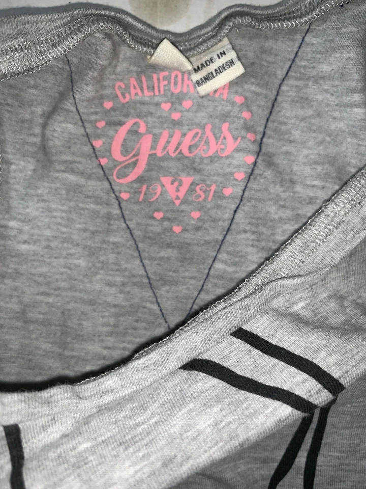 Usado - Vestido sin mangas Guess Glitter Graphics niñas (talla 12)  Foto 3 de 4