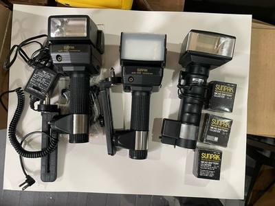 Sunpak Auto 555 Flash with Battery Holder-Bracket-PC Chord-Filter Holder USED