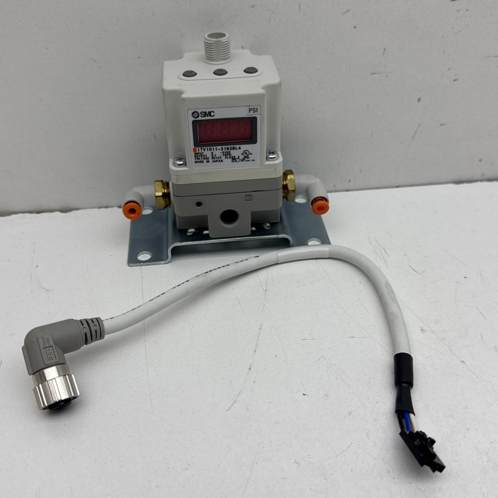 SMC ITV1011-21N1BL4 Regulator NPN 14.5PSI, 12-15VDC Power, 0-5V Control, 1/8 NPT