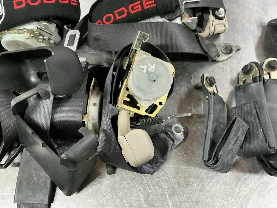 Dodge Ram 1500 SRT-10 2004-2006 JUEGO RETRACTOR CINTURÓN SEGURIDAD CABINA CUÁDRUPLE DELANTERO Y TRASERO Foto 2 de 4