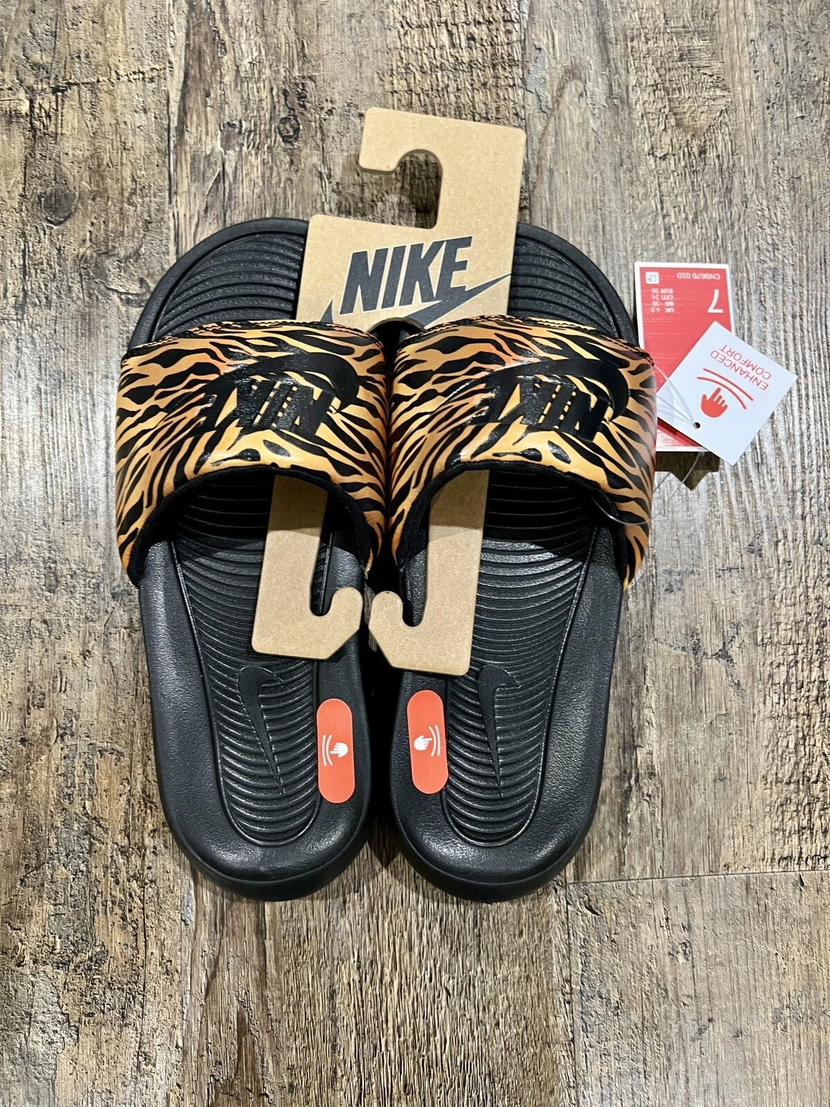 Nike Slides Donna Victori One Print CN9676 010 Nero Marrone Taglia 7 Nuove con etichette