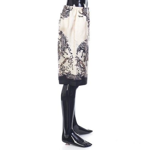 GUCCI 1350$ Seidenshorts mit Roi Soleil Print in Elfenbein und Schwarz - Bild 7 von 13