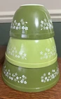 VTG 3 Pyrex Nesting Mixing Bowls Green Crazy Daisy Spring Blossom 401-403