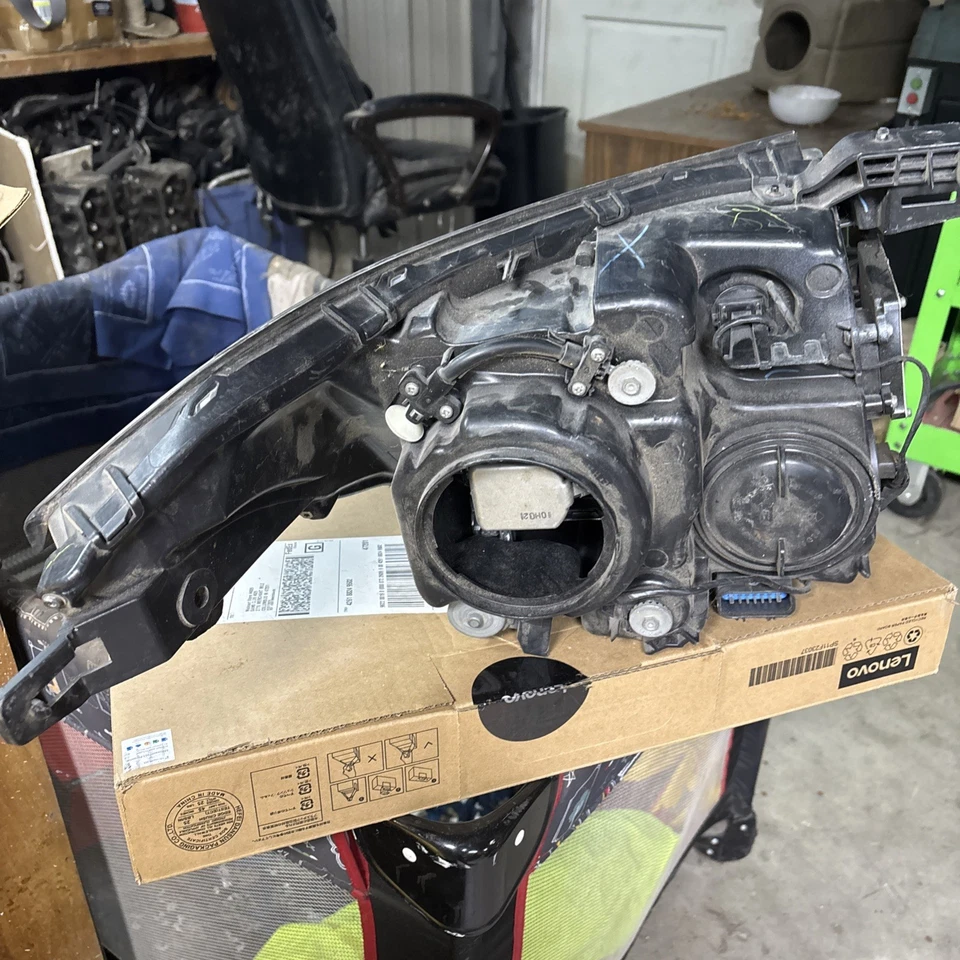  Faro lateral SRX Cadillac 2015 pasajero OEM usado Foto 3 de 4