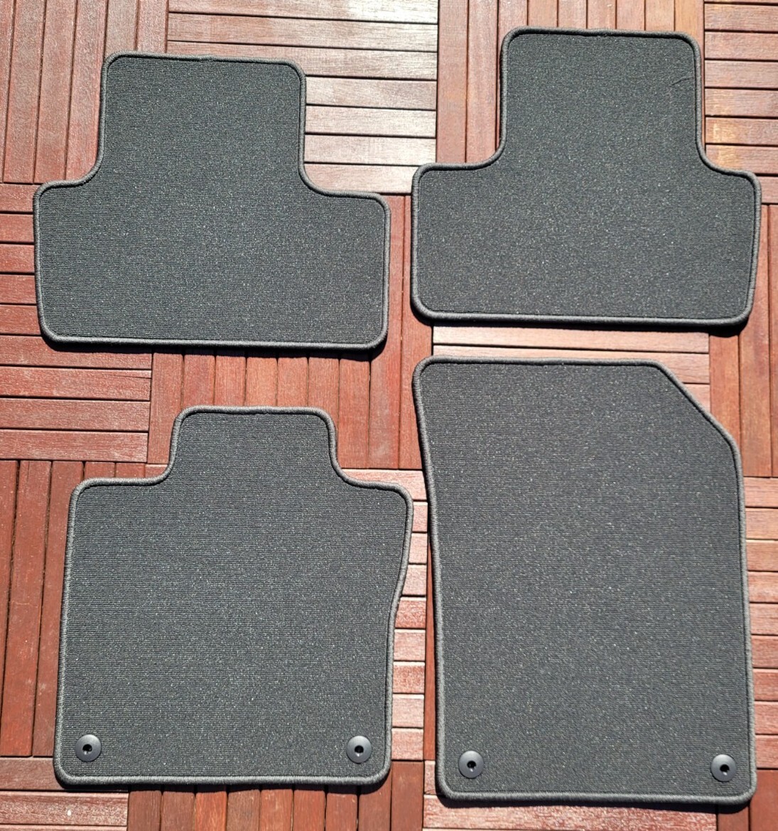 New Genuine 2018-2022 Volvo OEM Floor Mats 4-Set LHD V426 31426679 