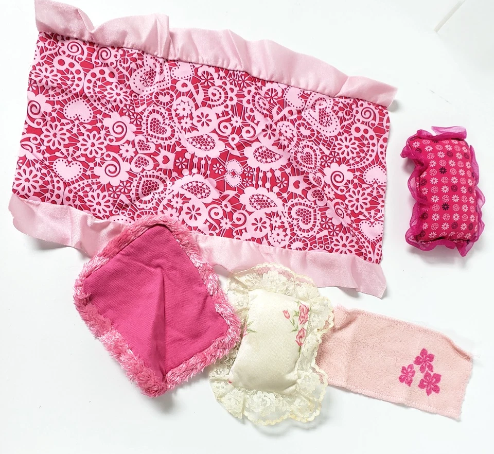 lote de mantas y almohadas para ropa de cama Barbie y otras muñecas 1987-2008 Foto 2 de 4