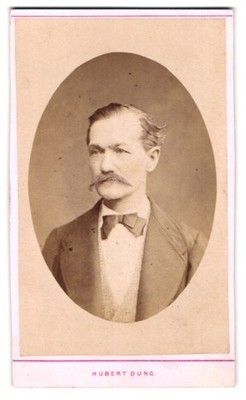 Photograph Hubert Dung, Dresden, Waisenhaus-Strasse 30, portrait of a gentleman with 