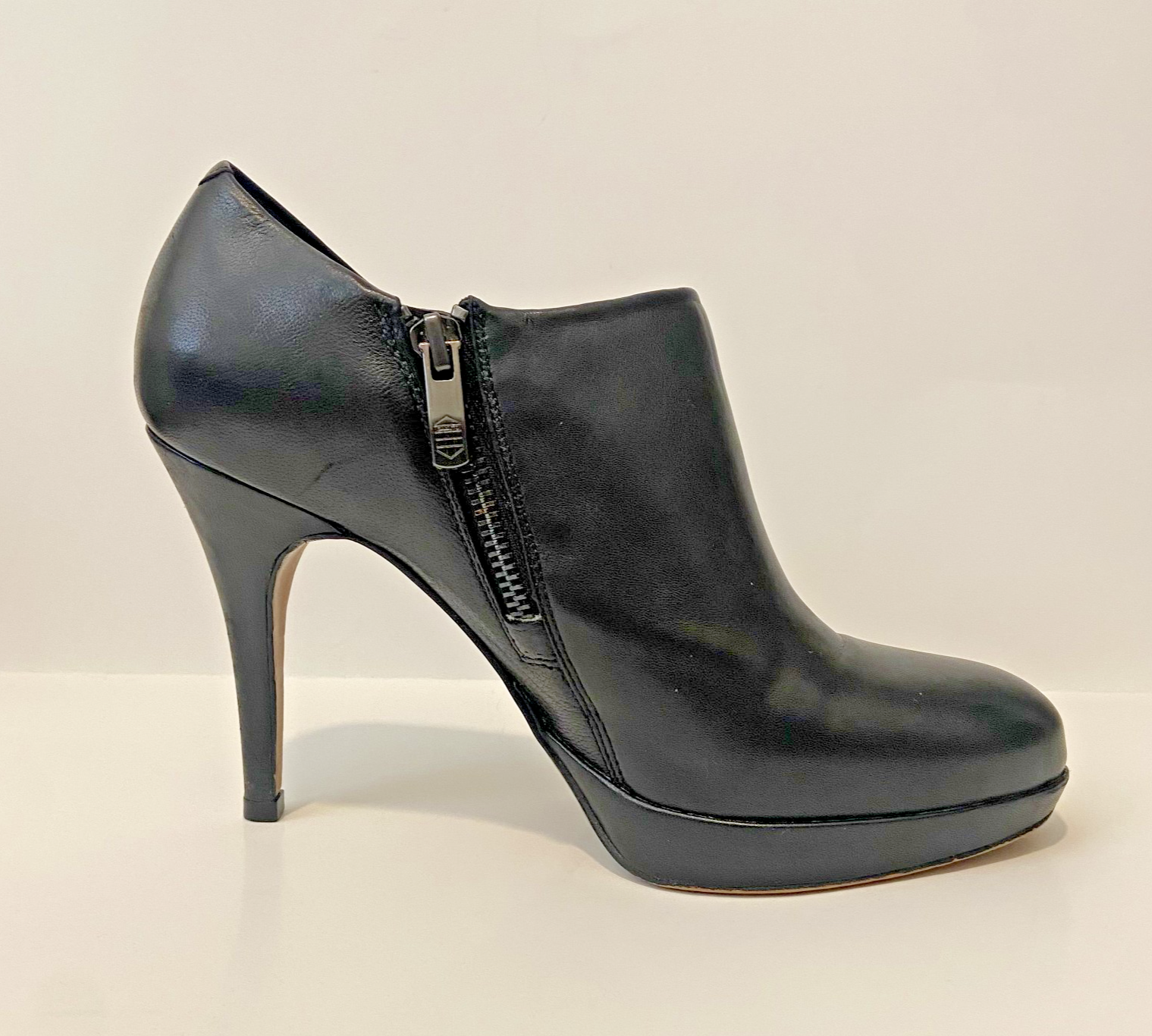 Vince Camuto Women’s Elvin Black Leather Booties Size 7.5 4