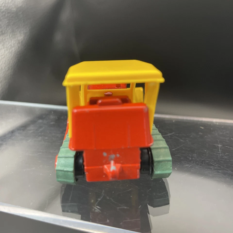 Brinquedo escavadeira vintage da década de 1960 fundido - Vermelho e amarelo, modelo trator Caterpillar - Imagem 4 de 4