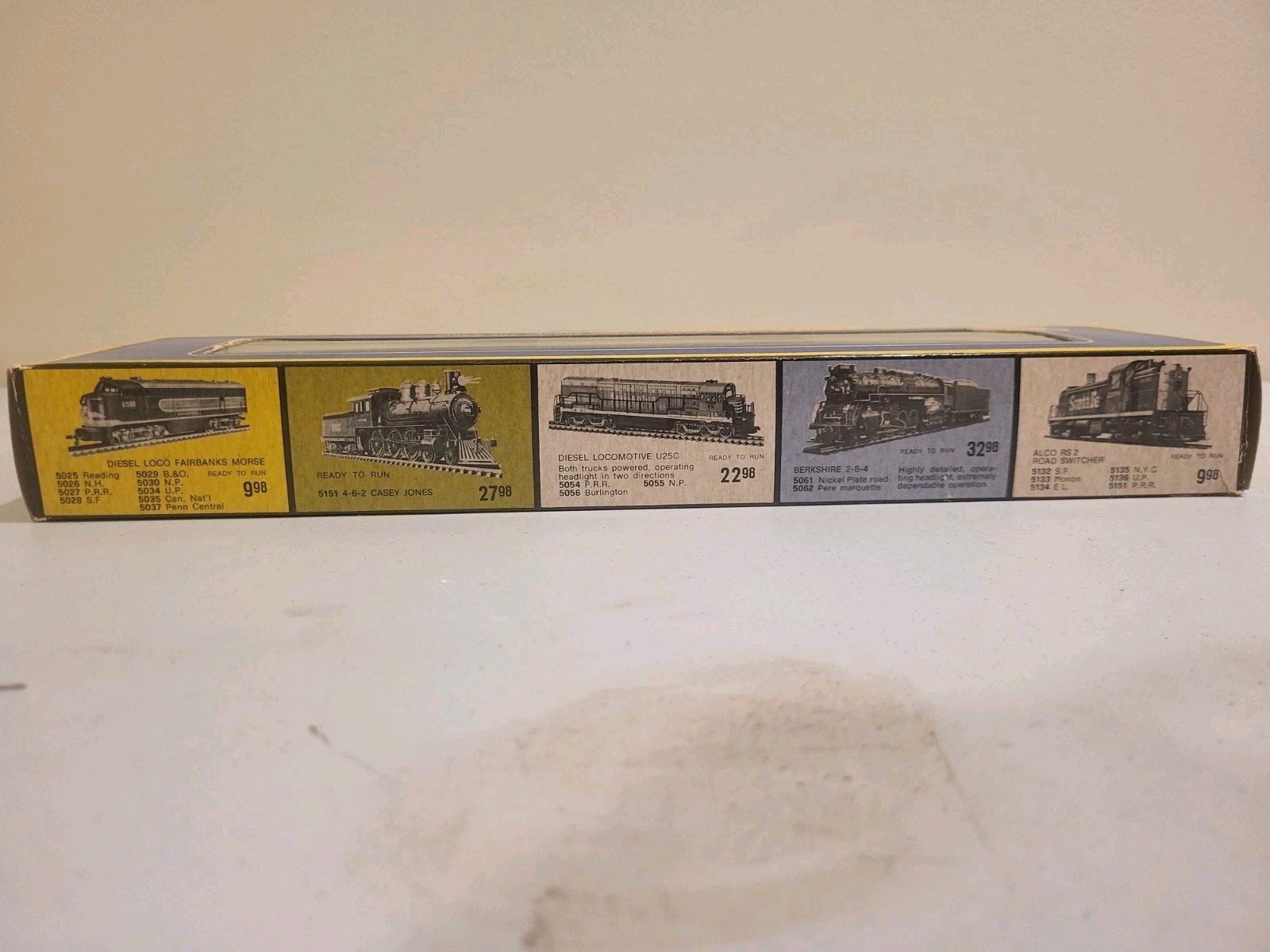 HO Scale AHM/Rivarossi Northern Pacific Baggage Express Coach thumbnail 3