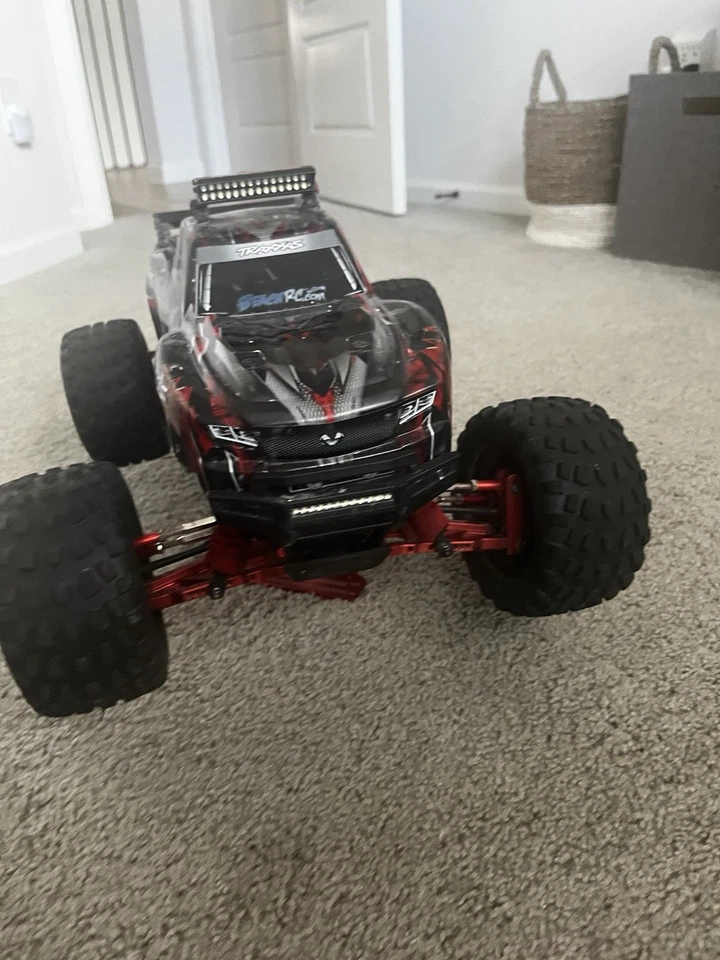 Traxxas Hoss 4x4 VXL Foto 3 de 4