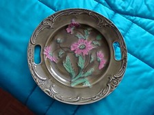Ancien plat rond à anses en barbotine