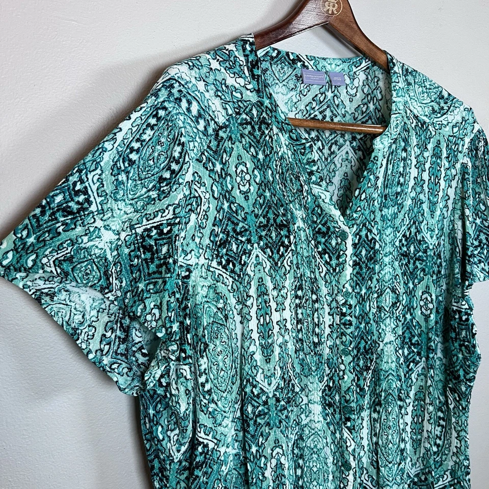 Blusa para mujer Laura Scott talla 2X verde dividida cuello en V manga corta ligera Foto 2 de 4