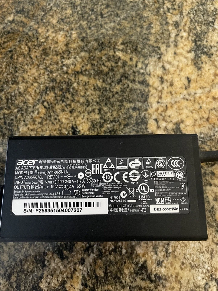 ACER 21" Wide LCD Monitor S220HQL & Acer Adapter A11-064N1A  & Cables Bundle - Image 3 of 4