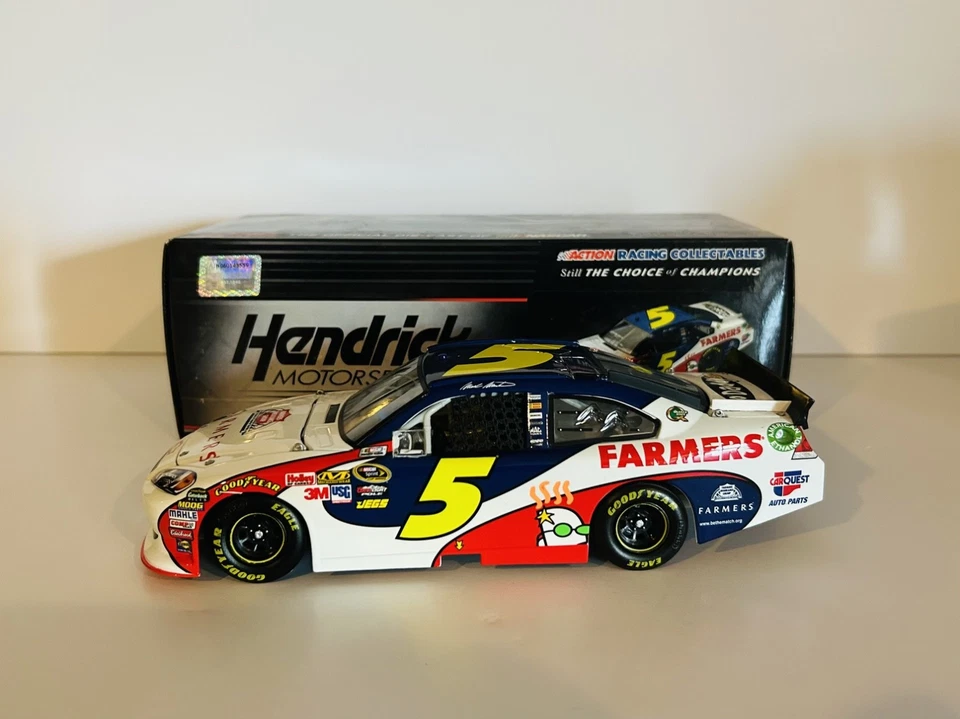Mark Martin signed #5 Farmers Insurance 2011 Impala 1:24 Action Diecast RARE! - Image 4 of 4