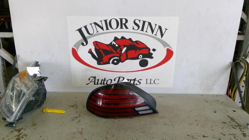 Conjunto de luz trasera izquierda usado se adapta a: Pontiac Grand am 1999 cuarto montado en panel Foto 2 de 4