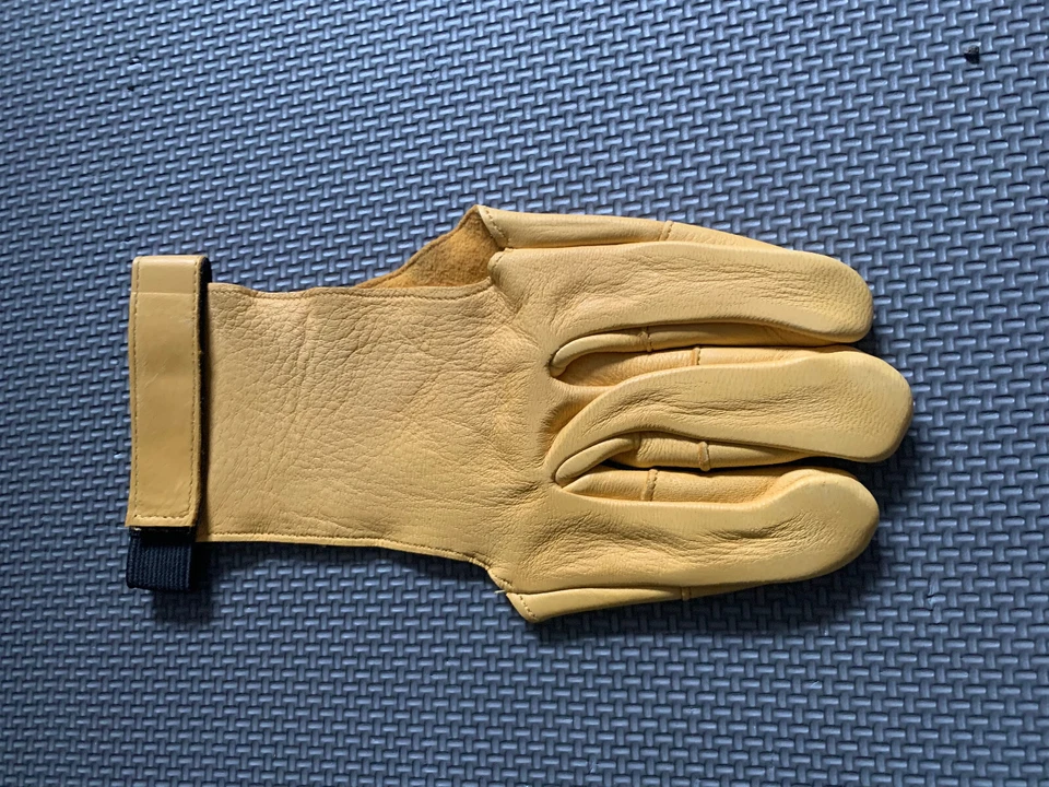 Allen Archery Glove XL Damascus Style 3 Finger with Wrist Strap - Image 4 of 4