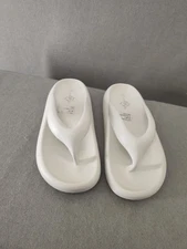 Sole Mates Puff Flip Flop Women Sandals 11 White Rubber Platform Comfort Shoes