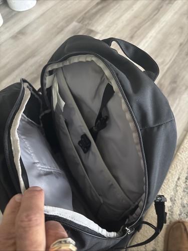 Mochila Patagonia Refugio Pack 28L Grande Negra Natura - Imagen 9 de 13