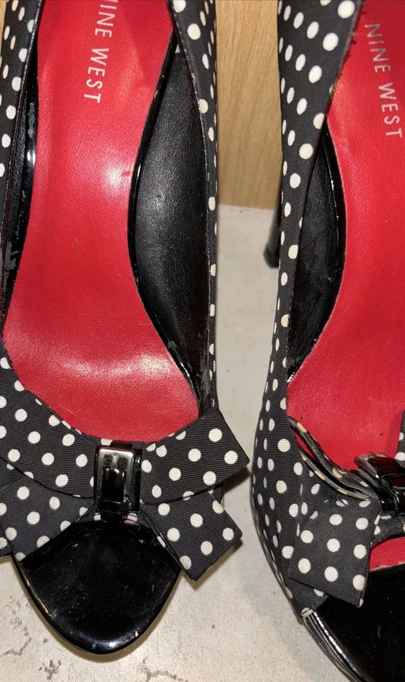 "Sandalias de salón NINE WEST negras/blancas a lunares 9M - 5"" tacón - usadas" Foto 2 de 4