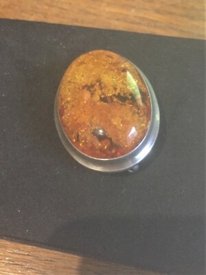 Brosche Bernstein Silber. Alt  Ca 3,5 cm . Breite ca 3 cm. Ca 15 Gramm